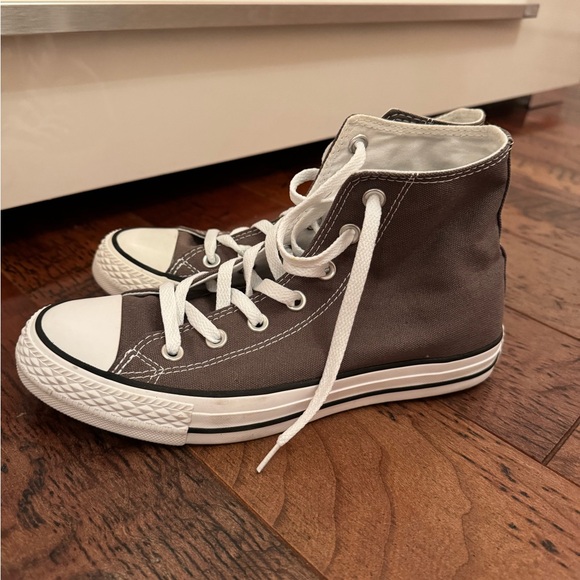 Gray high top converse - Picture 2 of 4